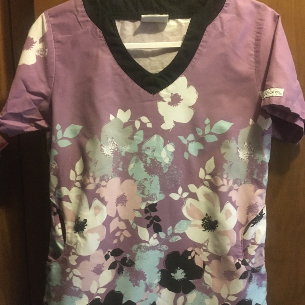 UA scrub top